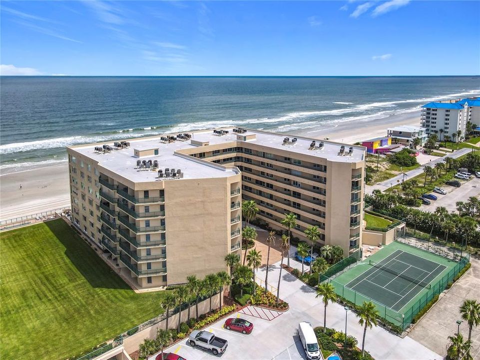 For Sale: $649,000 (3 beds, 3 baths, 2065 Square Feet)