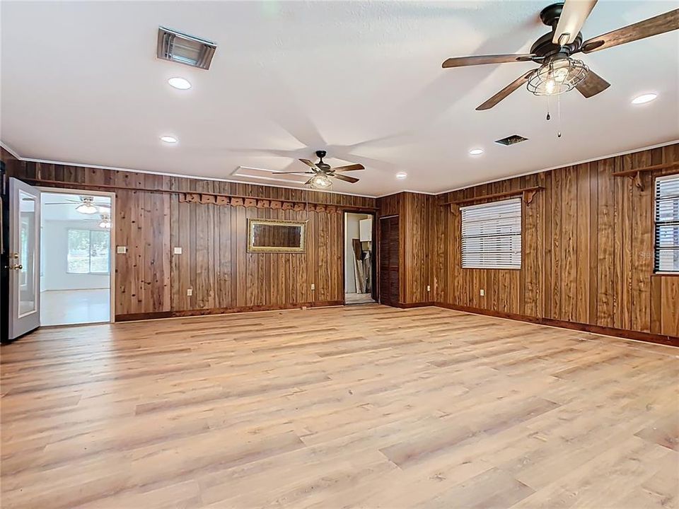 Active With Contract: $325,000 (3 beds, 2 baths, 1744 Square Feet)