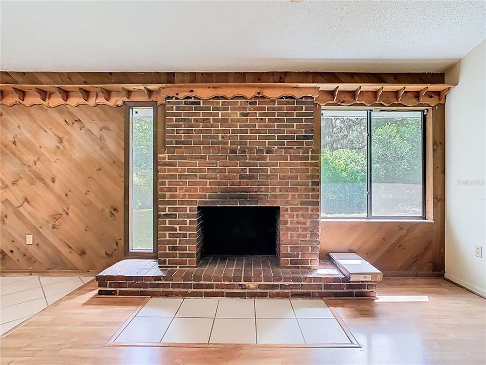 Active With Contract: $325,000 (3 beds, 2 baths, 1744 Square Feet)