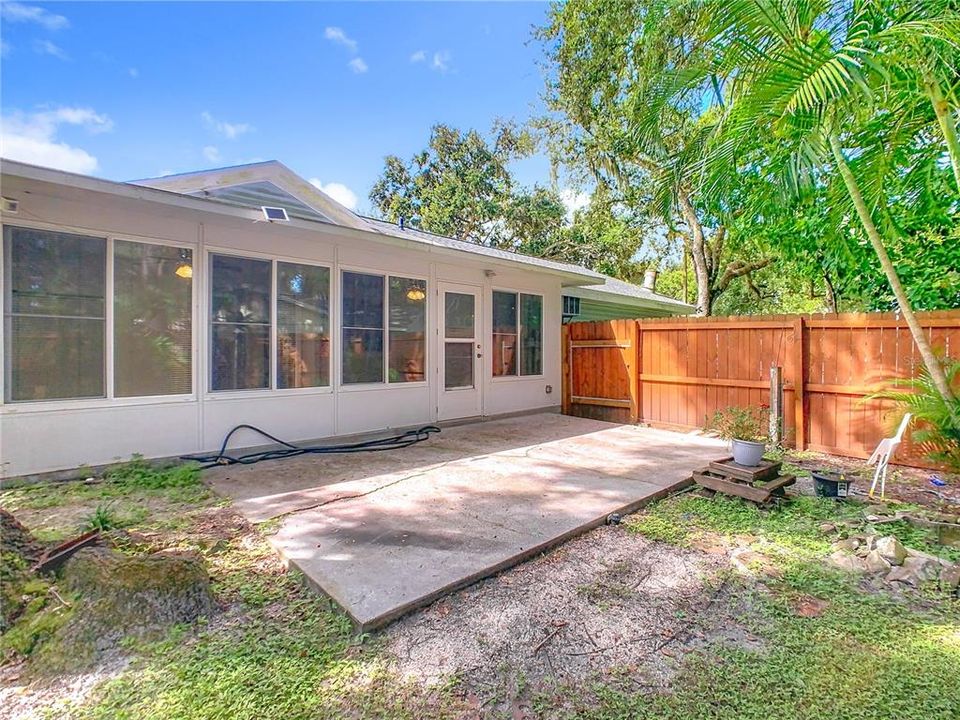 Active With Contract: $325,000 (3 beds, 2 baths, 1744 Square Feet)
