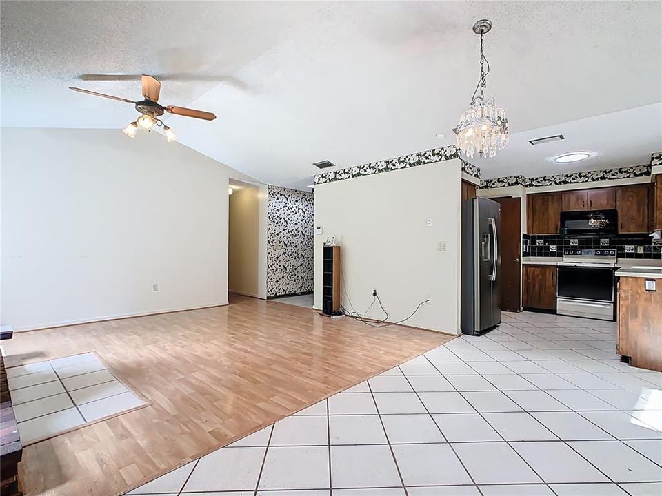 Active With Contract: $325,000 (3 beds, 2 baths, 1744 Square Feet)