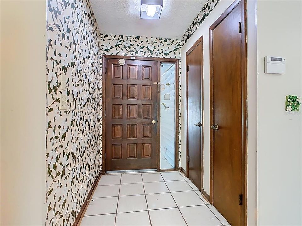 Active With Contract: $325,000 (3 beds, 2 baths, 1744 Square Feet)