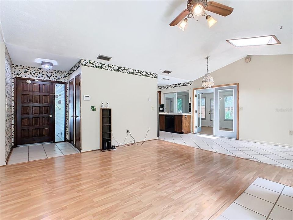 Active With Contract: $325,000 (3 beds, 2 baths, 1744 Square Feet)