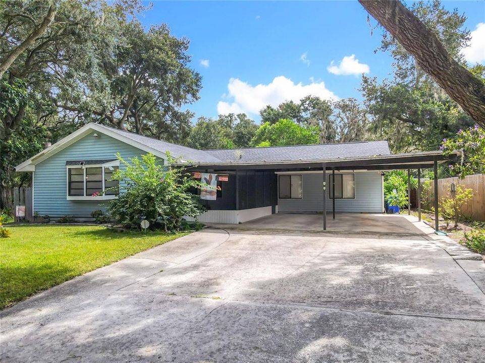 Active With Contract: $325,000 (3 beds, 2 baths, 1744 Square Feet)