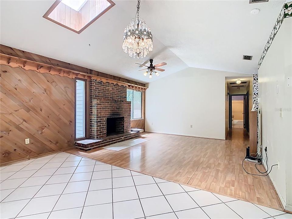 Active With Contract: $325,000 (3 beds, 2 baths, 1744 Square Feet)