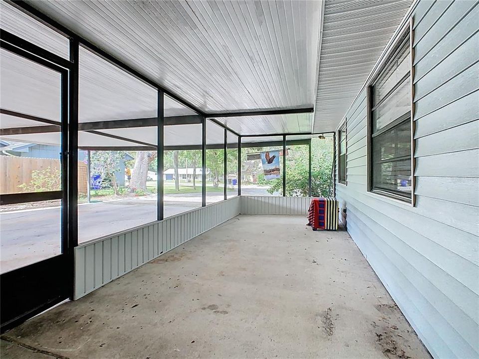 Active With Contract: $325,000 (3 beds, 2 baths, 1744 Square Feet)