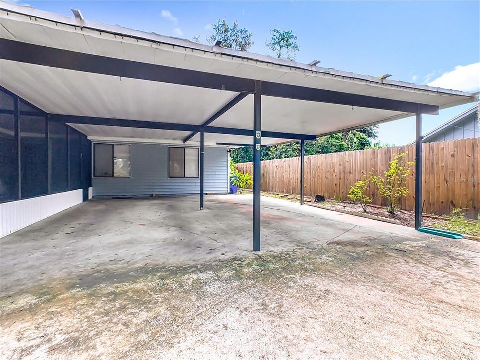 Active With Contract: $325,000 (3 beds, 2 baths, 1744 Square Feet)