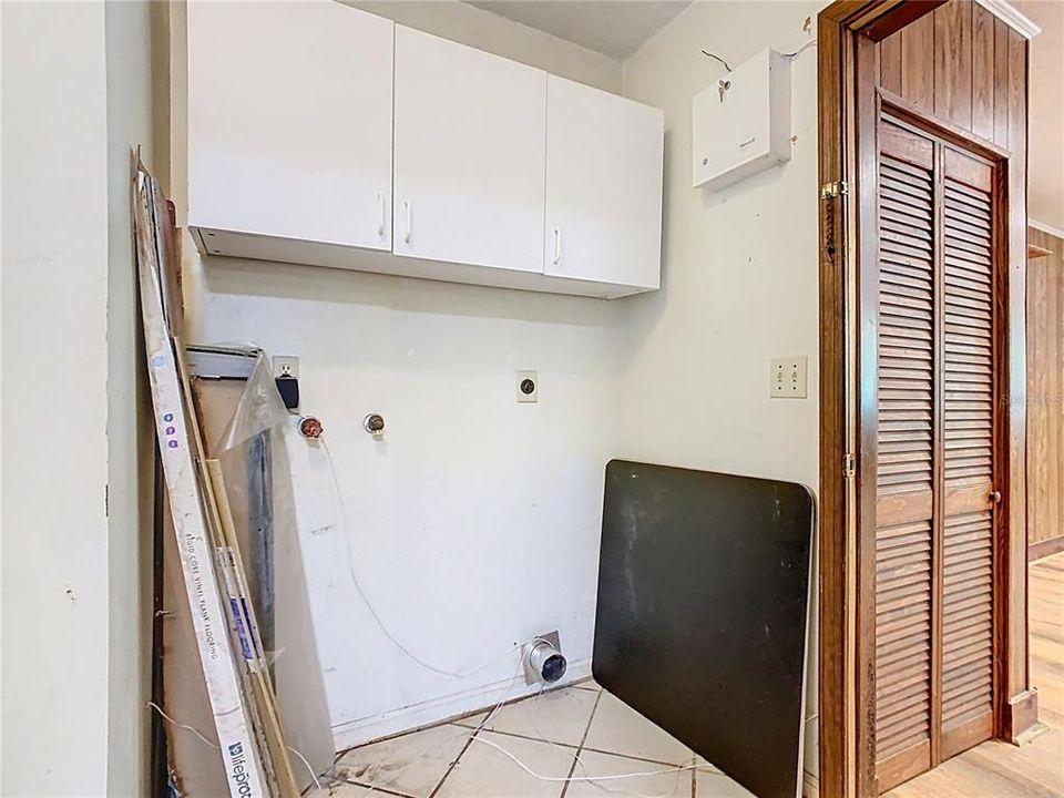 Active With Contract: $325,000 (3 beds, 2 baths, 1744 Square Feet)