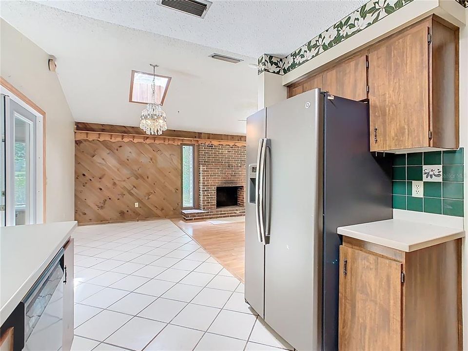 Active With Contract: $325,000 (3 beds, 2 baths, 1744 Square Feet)