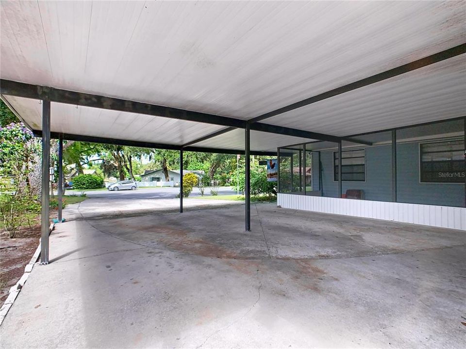 Active With Contract: $325,000 (3 beds, 2 baths, 1744 Square Feet)