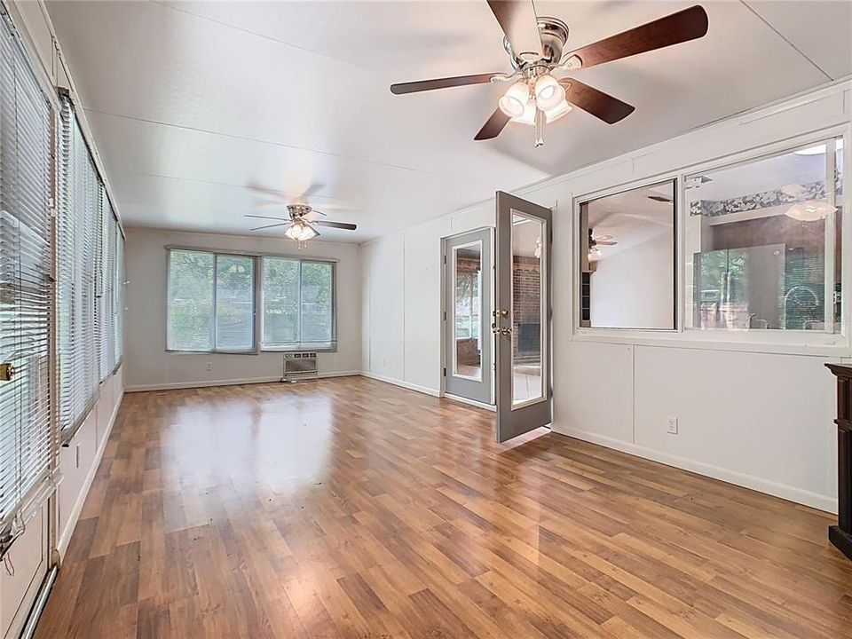 Active With Contract: $325,000 (3 beds, 2 baths, 1744 Square Feet)