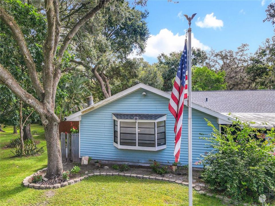 Active With Contract: $325,000 (3 beds, 2 baths, 1744 Square Feet)