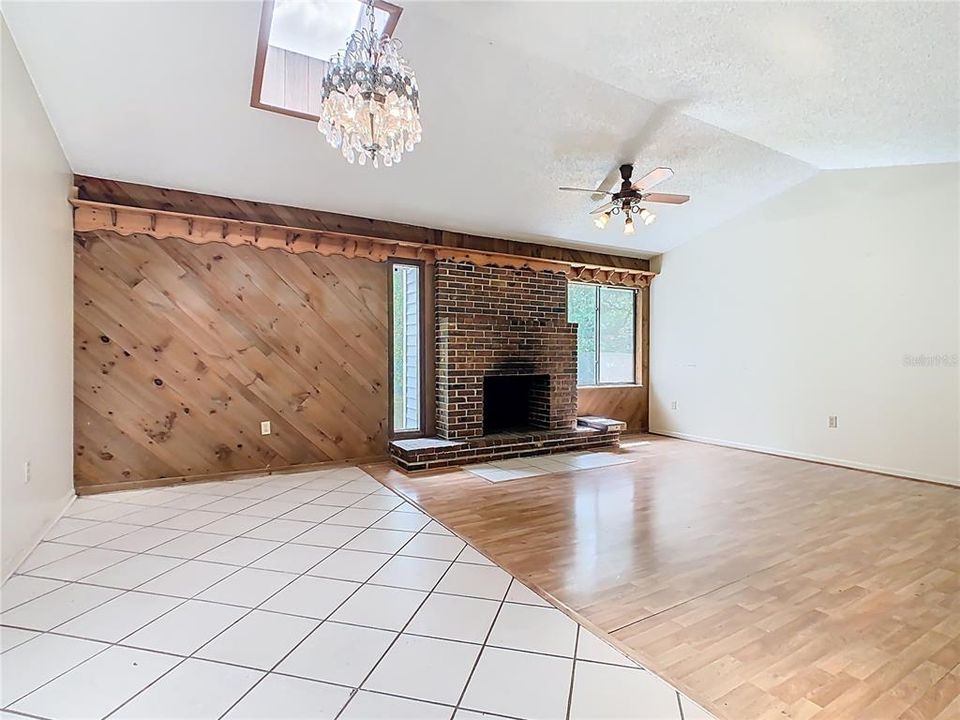 Active With Contract: $325,000 (3 beds, 2 baths, 1744 Square Feet)