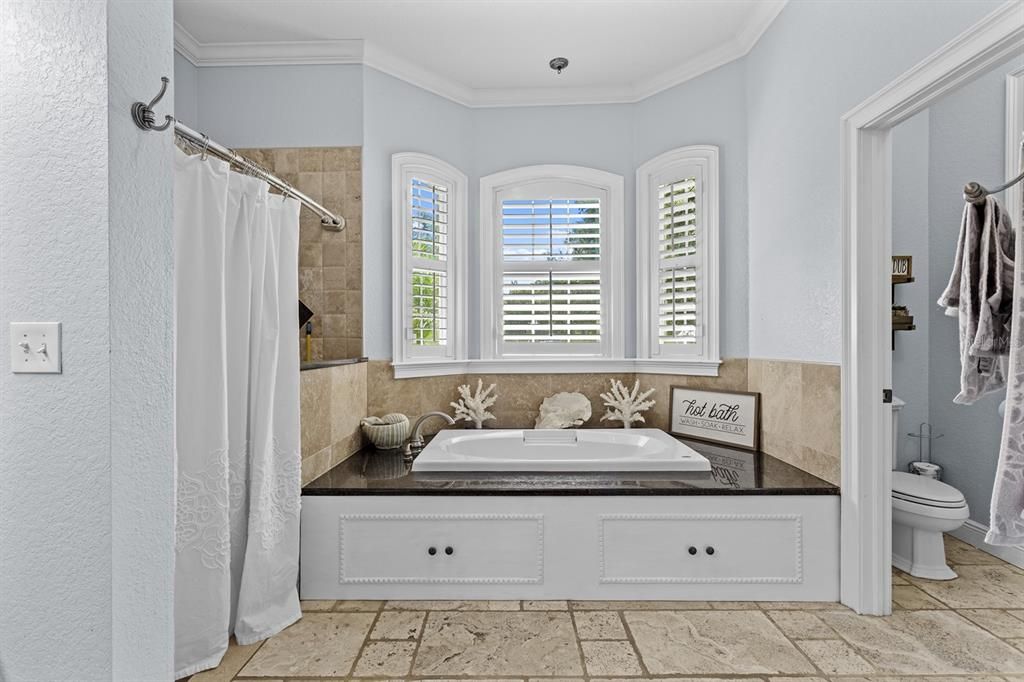 For Sale: $899,000 (5 beds, 3 baths, 4290 Square Feet)