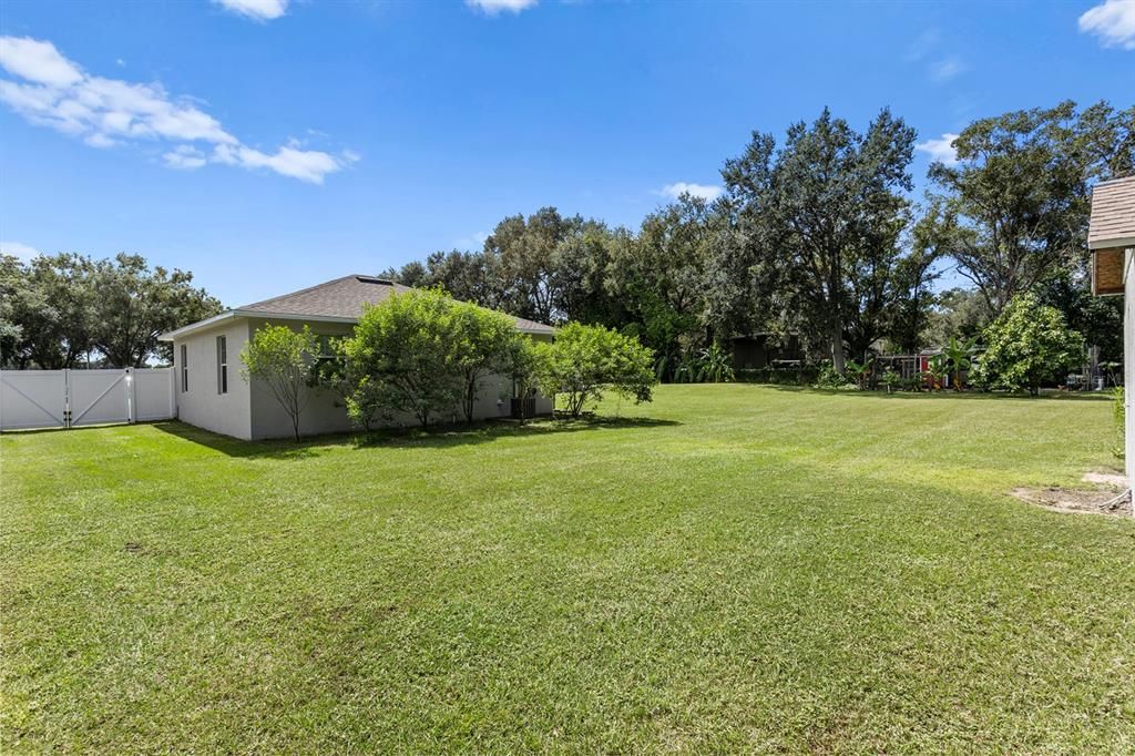 For Sale: $899,000 (5 beds, 3 baths, 4290 Square Feet)