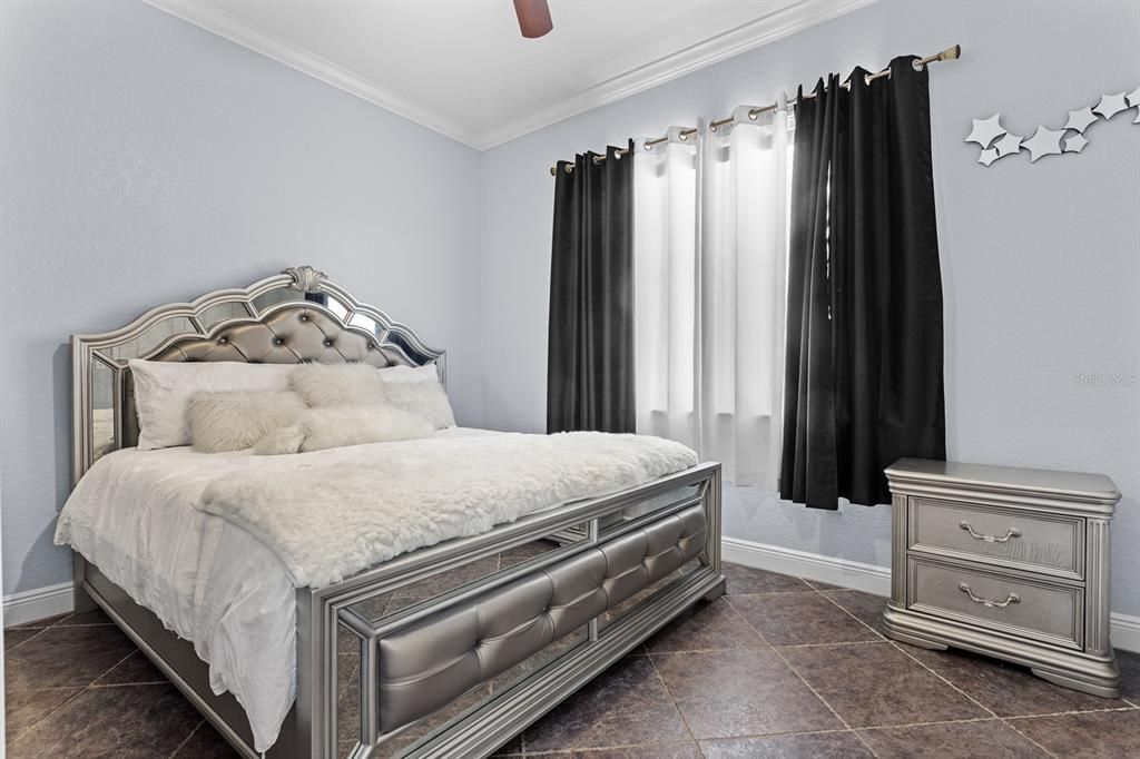 For Sale: $899,000 (5 beds, 3 baths, 4290 Square Feet)