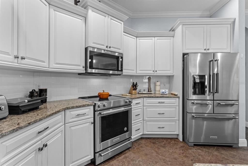 For Sale: $899,000 (5 beds, 3 baths, 4290 Square Feet)