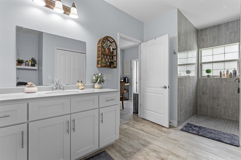 For Sale: $899,000 (5 beds, 3 baths, 4290 Square Feet)