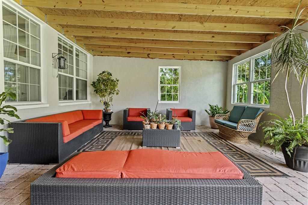 For Sale: $899,000 (5 beds, 3 baths, 4290 Square Feet)