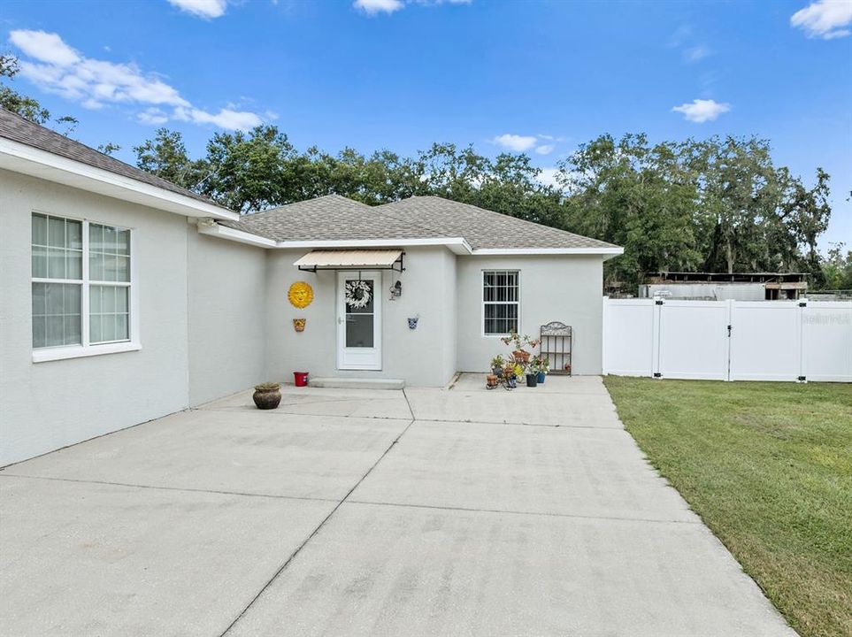 For Sale: $899,000 (5 beds, 3 baths, 4290 Square Feet)