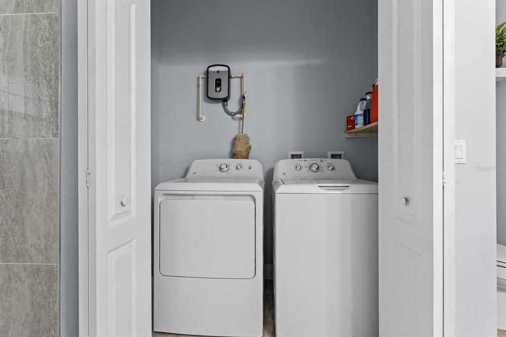 For Sale: $899,000 (5 beds, 3 baths, 4290 Square Feet)