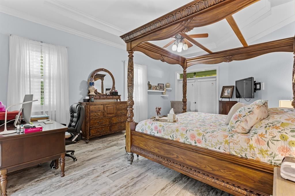 For Sale: $899,000 (5 beds, 3 baths, 4290 Square Feet)