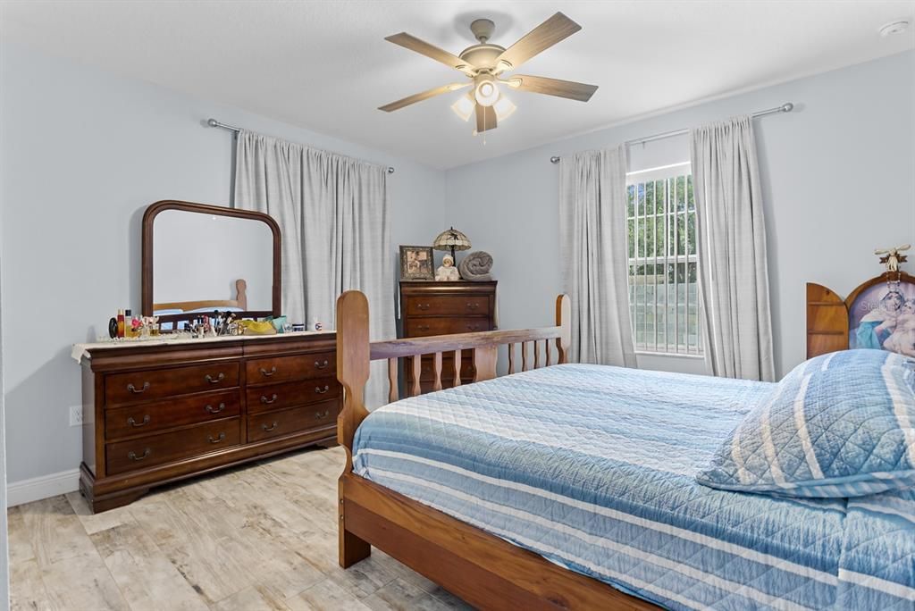 For Sale: $899,000 (5 beds, 3 baths, 4290 Square Feet)