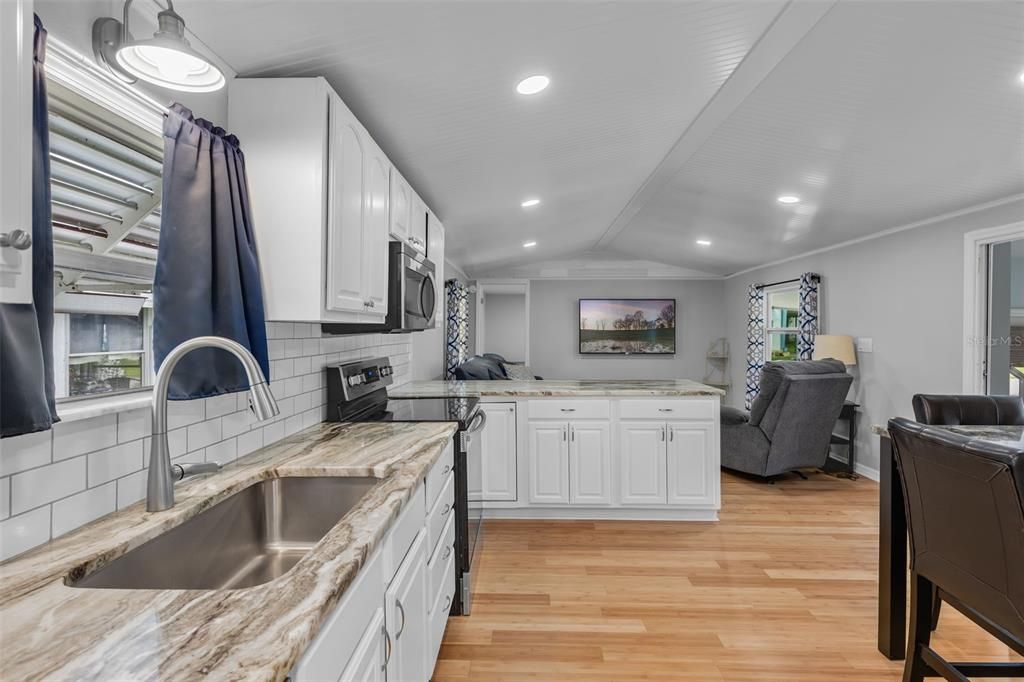 For Sale: $119,000 (2 beds, 1 baths, 1004 Square Feet)