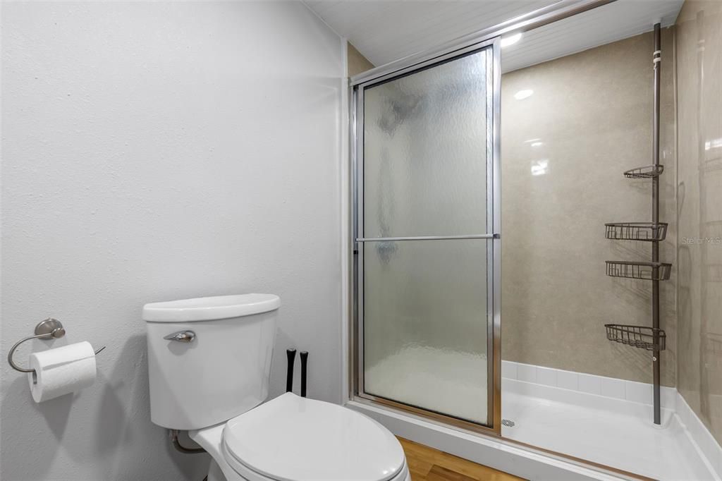 For Sale: $119,000 (2 beds, 1 baths, 1004 Square Feet)