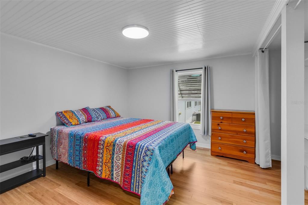 For Sale: $119,000 (2 beds, 1 baths, 1004 Square Feet)