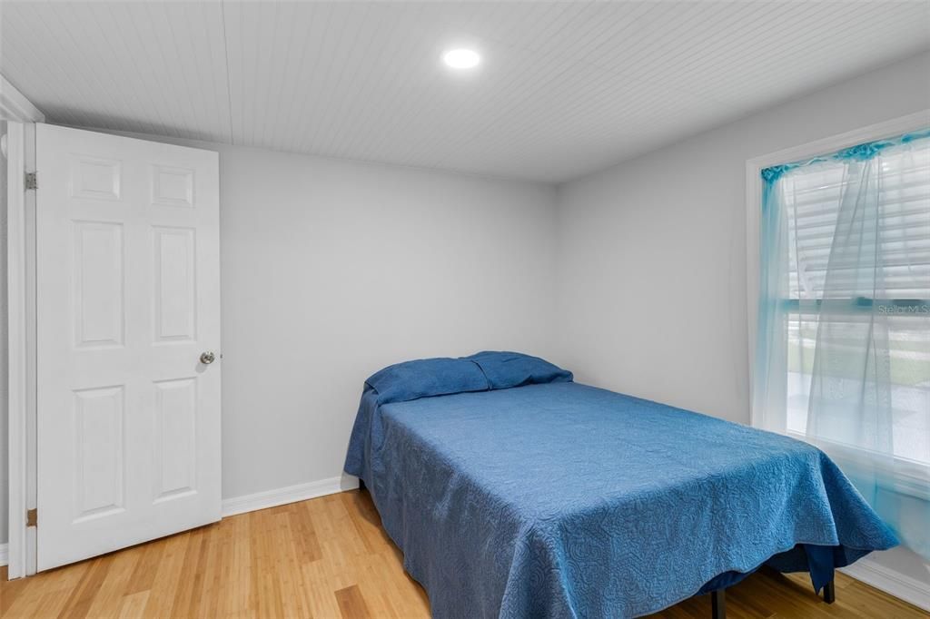 For Sale: $119,000 (2 beds, 1 baths, 1004 Square Feet)