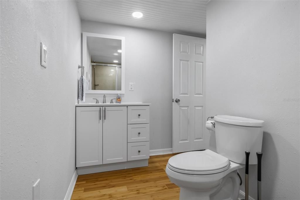 For Sale: $119,000 (2 beds, 1 baths, 1004 Square Feet)