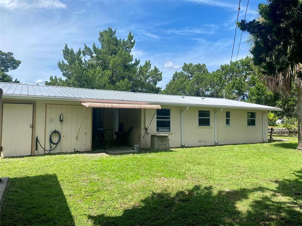 For Sale: $268,930 (2 beds, 1 baths, 896 Square Feet)