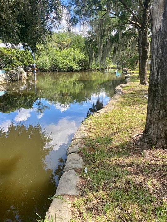 For Sale: $268,930 (2 beds, 1 baths, 896 Square Feet)