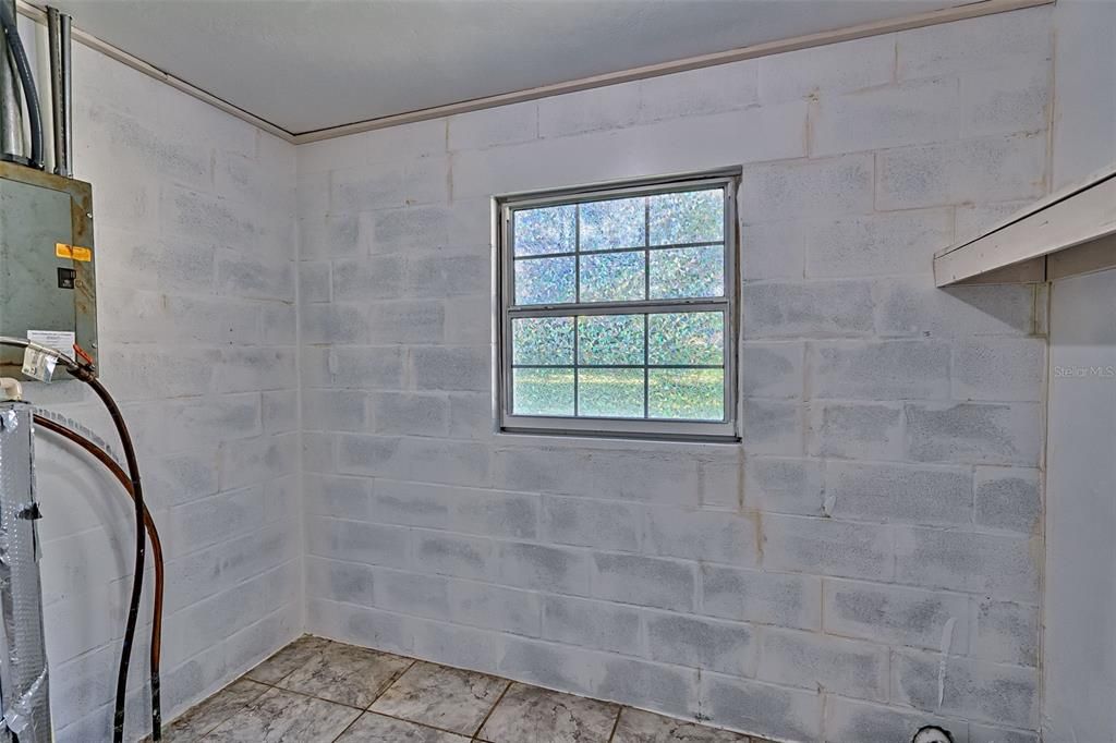 待售: $215,000 (3 贝兹, 1 浴室, 1200 平方英尺)