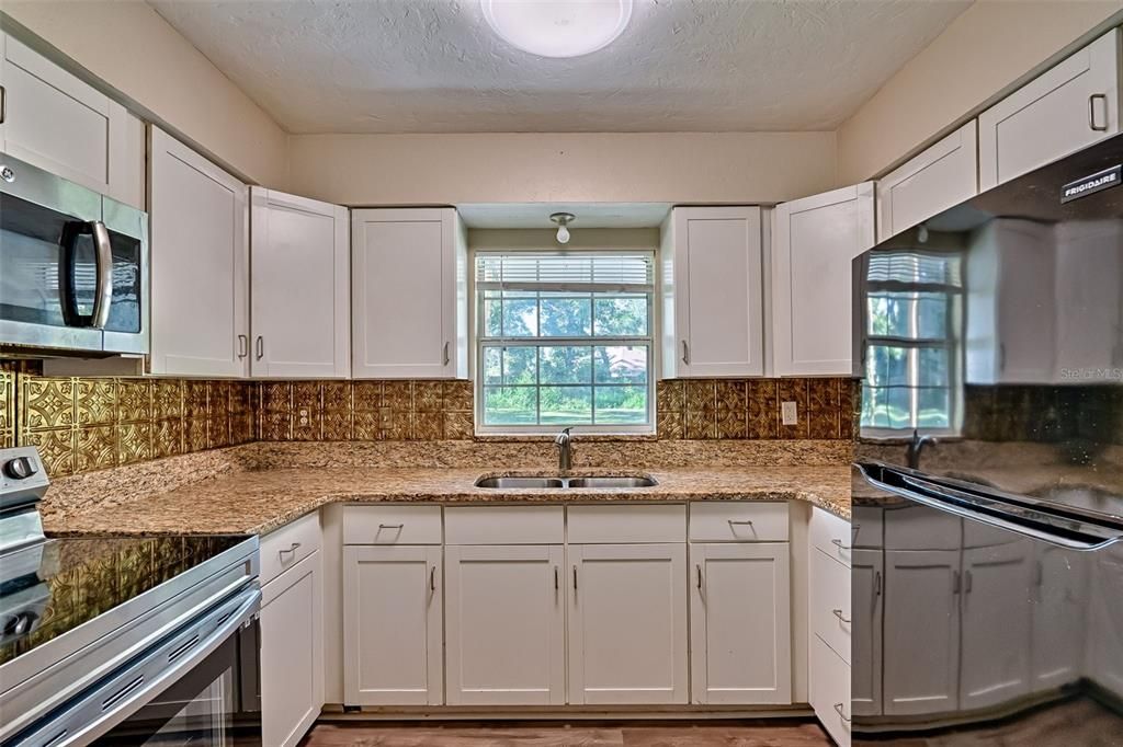 待售: $215,000 (3 贝兹, 1 浴室, 1200 平方英尺)