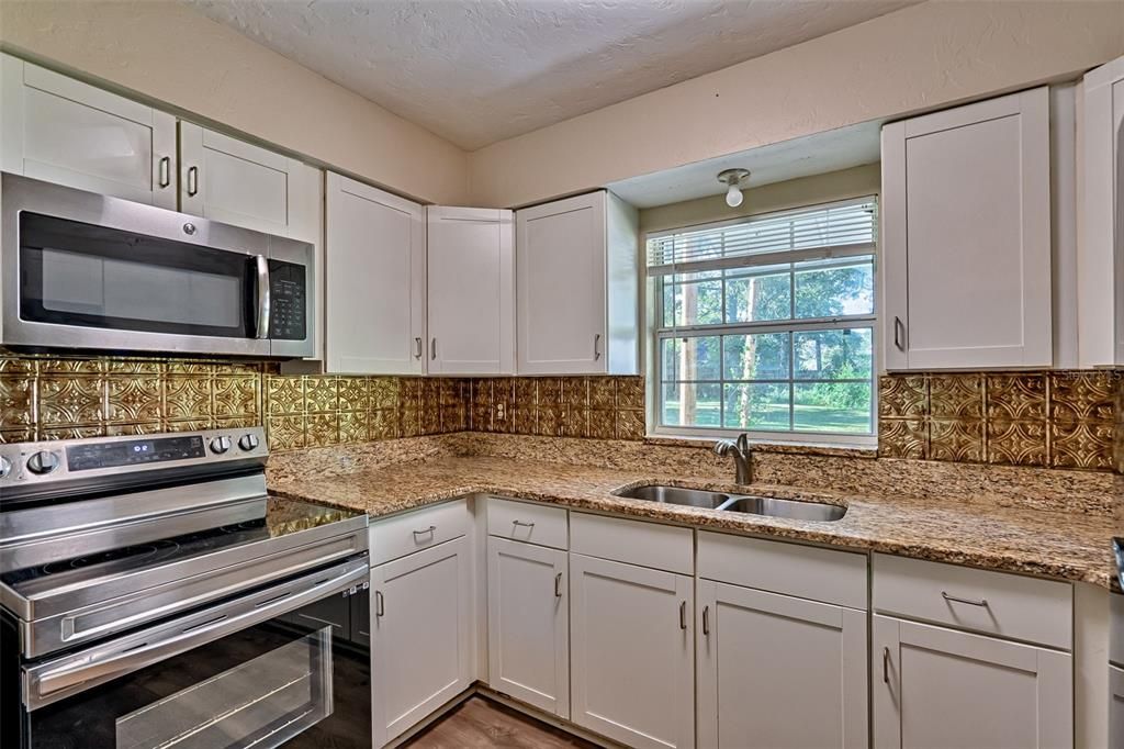 待售: $215,000 (3 贝兹, 1 浴室, 1200 平方英尺)