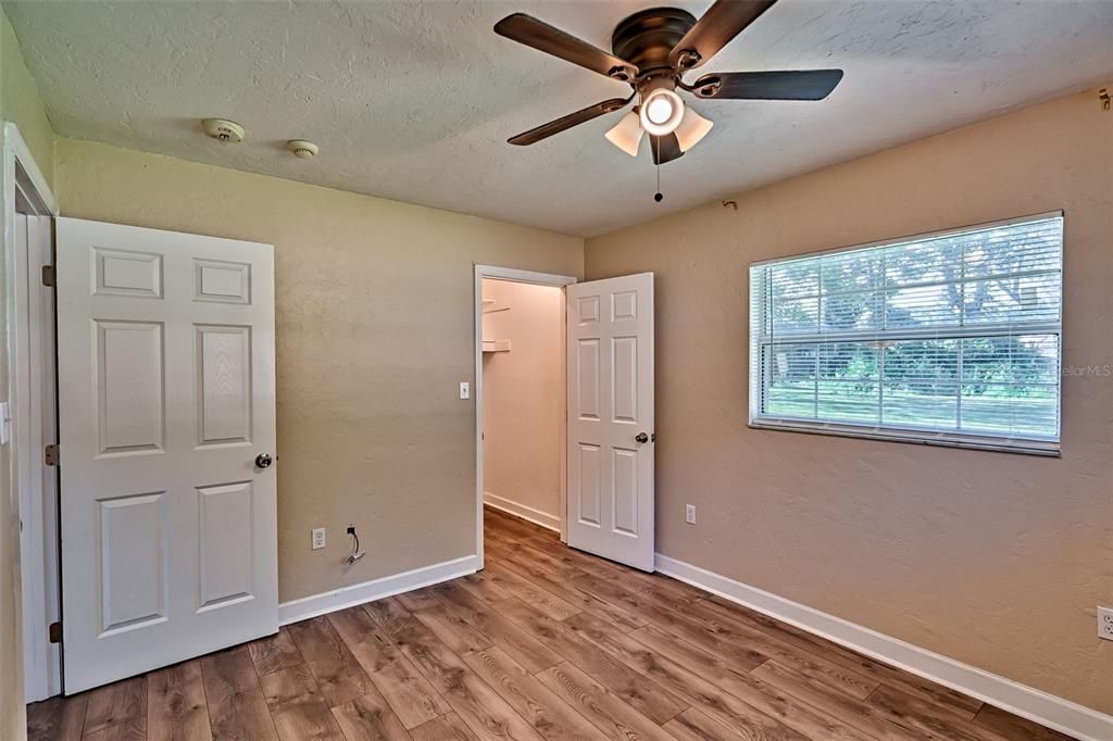 待售: $215,000 (3 贝兹, 1 浴室, 1200 平方英尺)