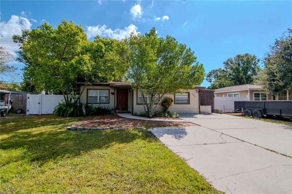 Active With Contract: $274,999 (3 beds, 2 baths, 1248 Square Feet)