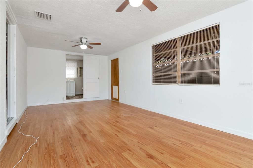 Active With Contract: $274,999 (3 beds, 2 baths, 1248 Square Feet)