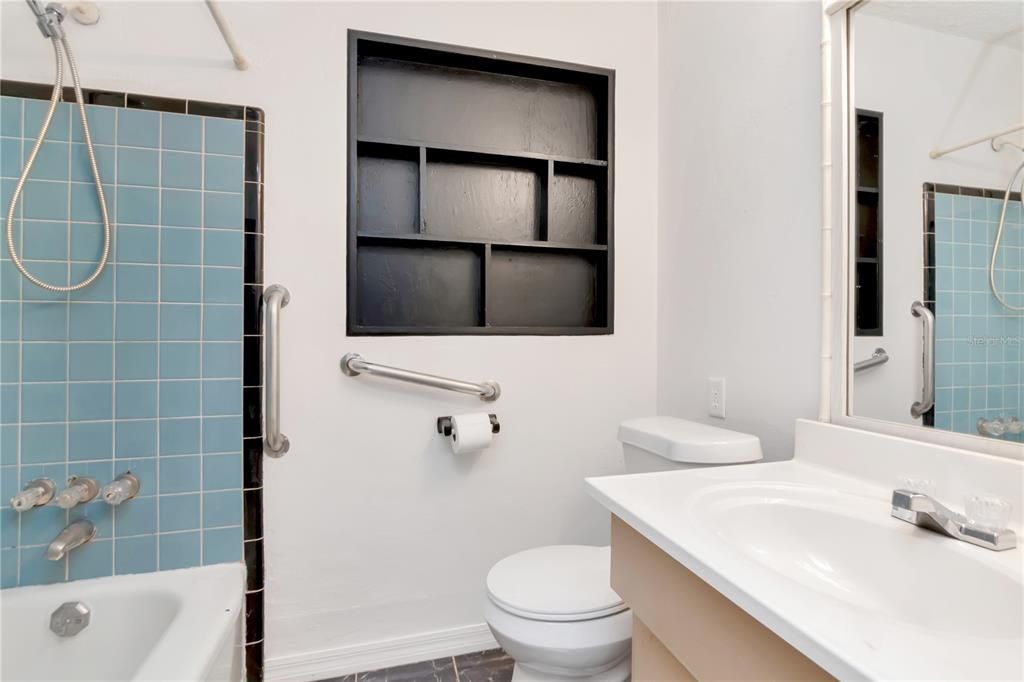 Active With Contract: $274,999 (3 beds, 2 baths, 1248 Square Feet)