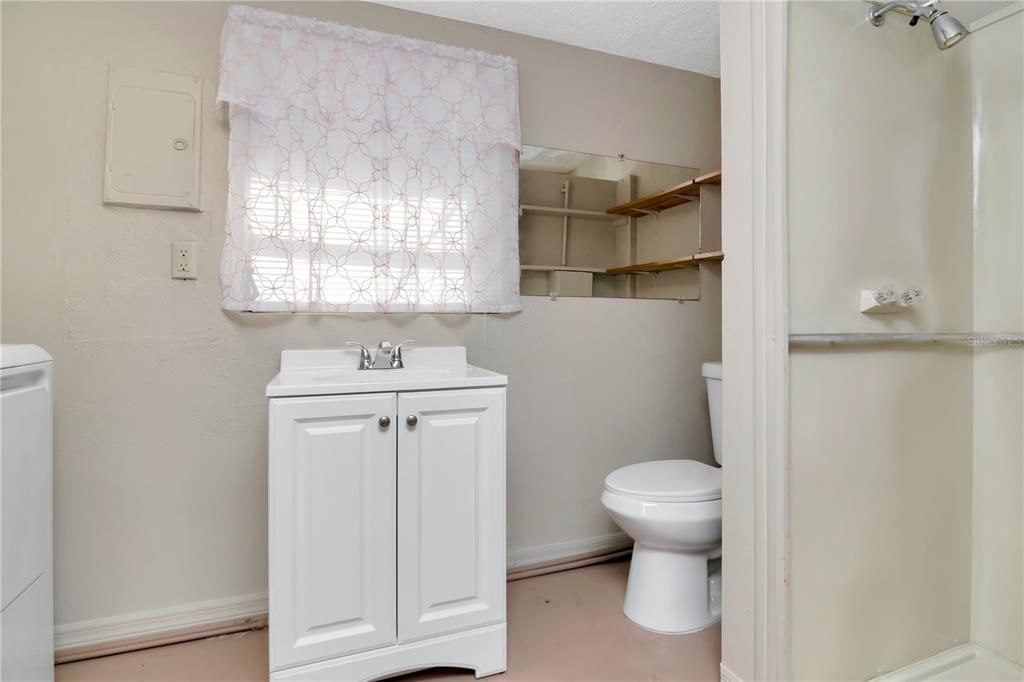 Active With Contract: $274,999 (3 beds, 2 baths, 1248 Square Feet)