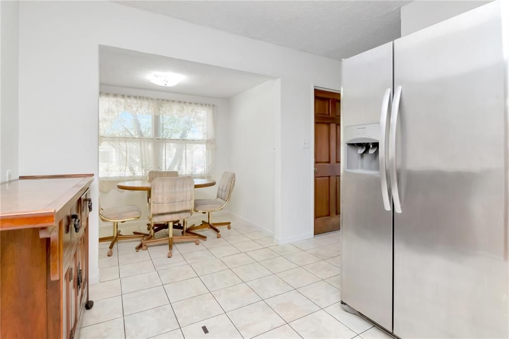 Active With Contract: $274,999 (3 beds, 2 baths, 1248 Square Feet)