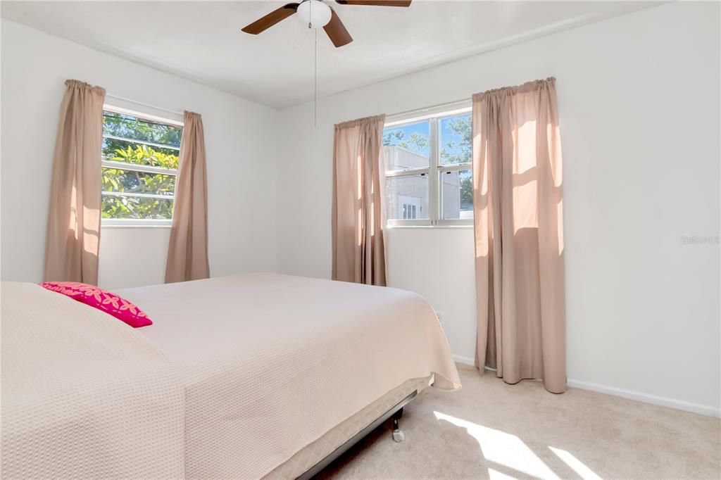 Active With Contract: $274,999 (3 beds, 2 baths, 1248 Square Feet)