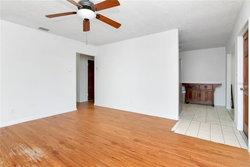 Active With Contract: $274,999 (3 beds, 2 baths, 1248 Square Feet)