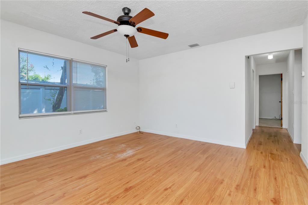 Active With Contract: $274,999 (3 beds, 2 baths, 1248 Square Feet)