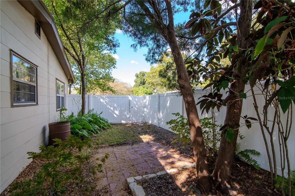 Active With Contract: $274,999 (3 beds, 2 baths, 1248 Square Feet)