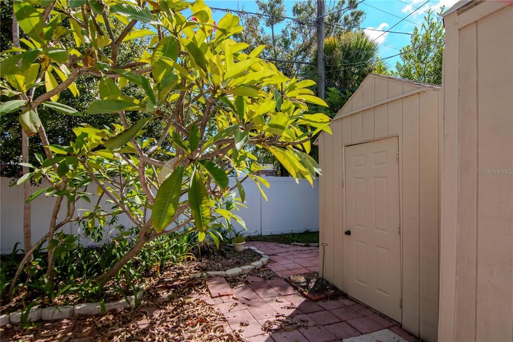 Active With Contract: $274,999 (3 beds, 2 baths, 1248 Square Feet)