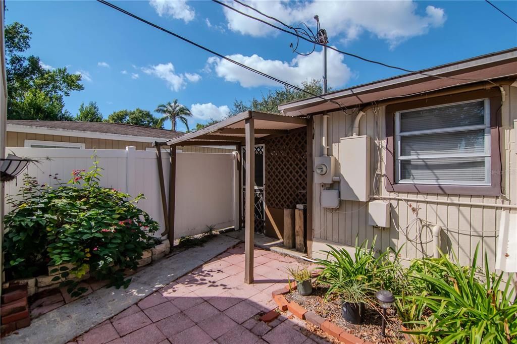 Active With Contract: $274,999 (3 beds, 2 baths, 1248 Square Feet)