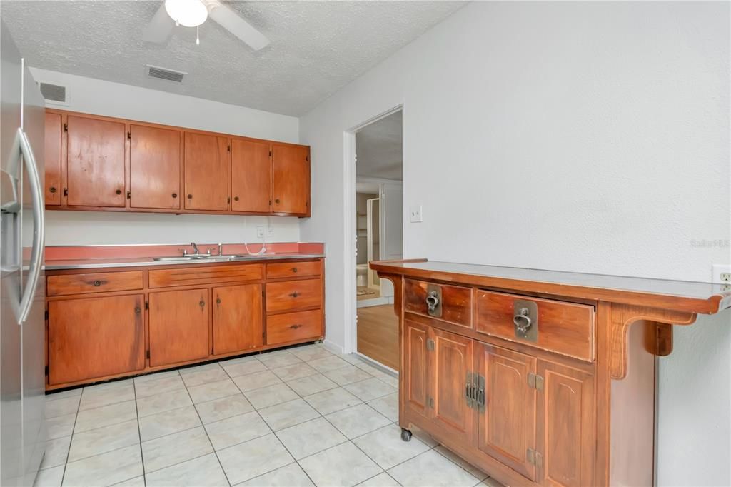 Active With Contract: $274,999 (3 beds, 2 baths, 1248 Square Feet)